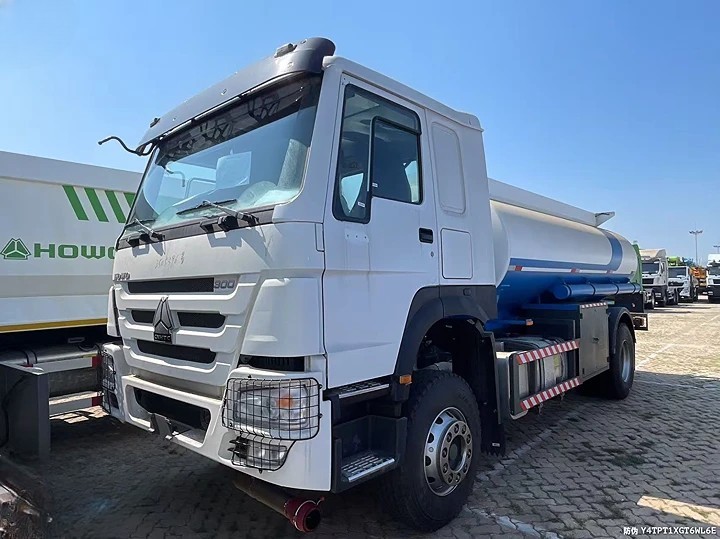 SINOTRUK HOWO 4x2 Fuel Tank Truck 300HP 12,000 L
